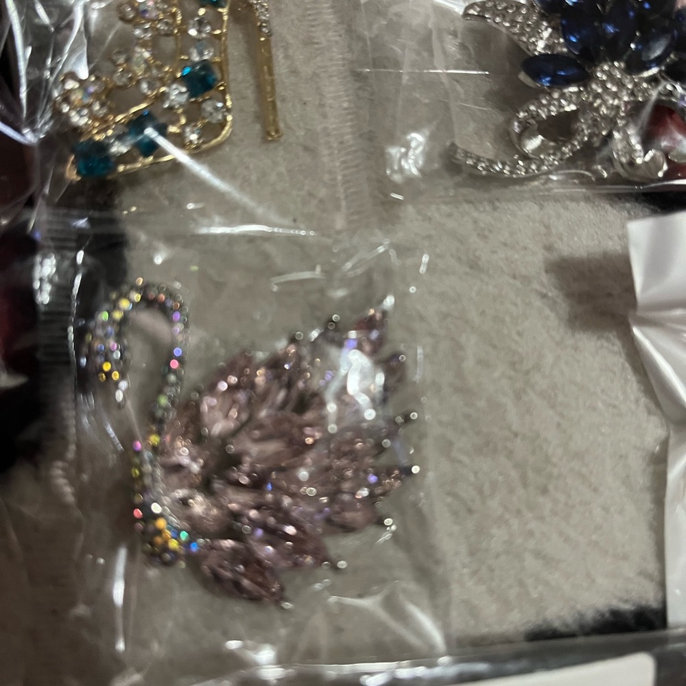 Elegant Crystal Brooch Set